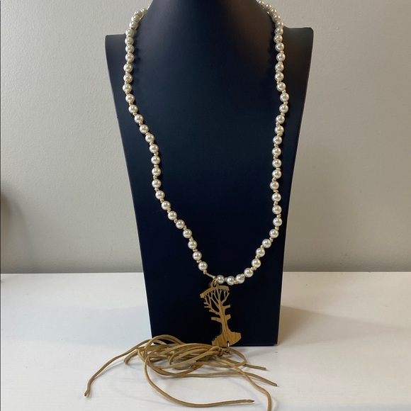 Pearl Necklace with Tree Pendant and Tassel - Picture 2 of 3
